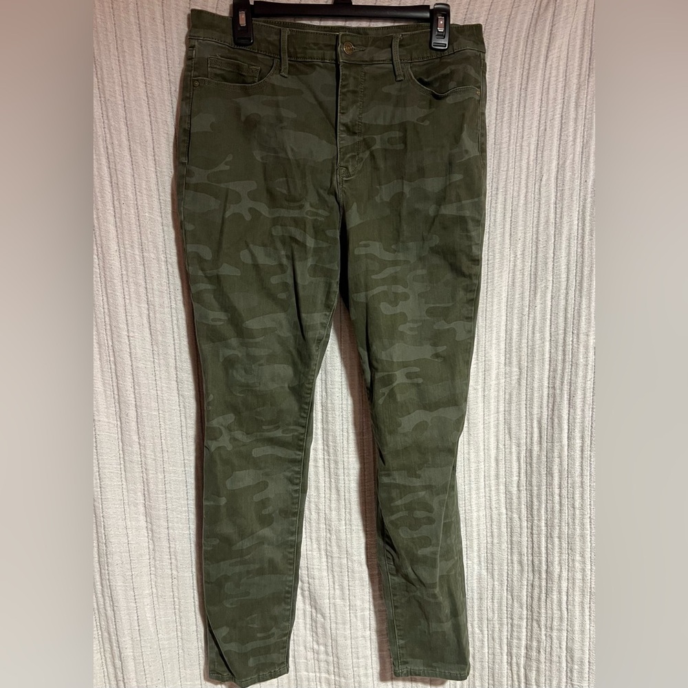 Social Standard By Sanctuary Olive Green Camo High-Rise Skinny Jeans